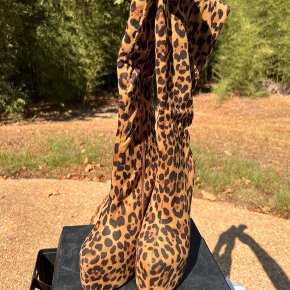 Leopard Print Platform Boots - Picture 4 of 11